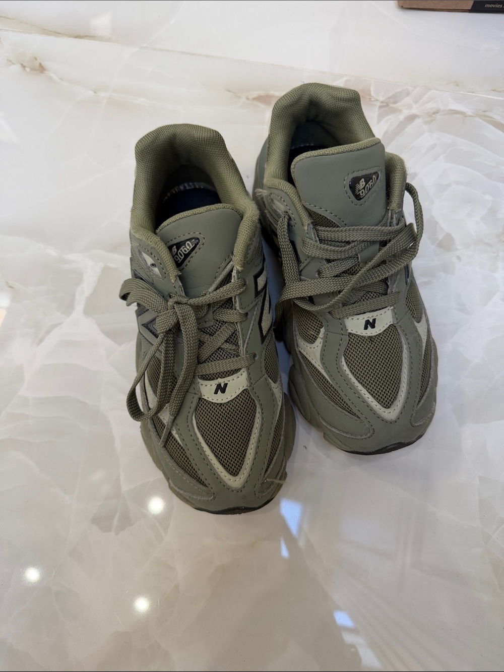 New Balance kid’s Sneakers in Olive
